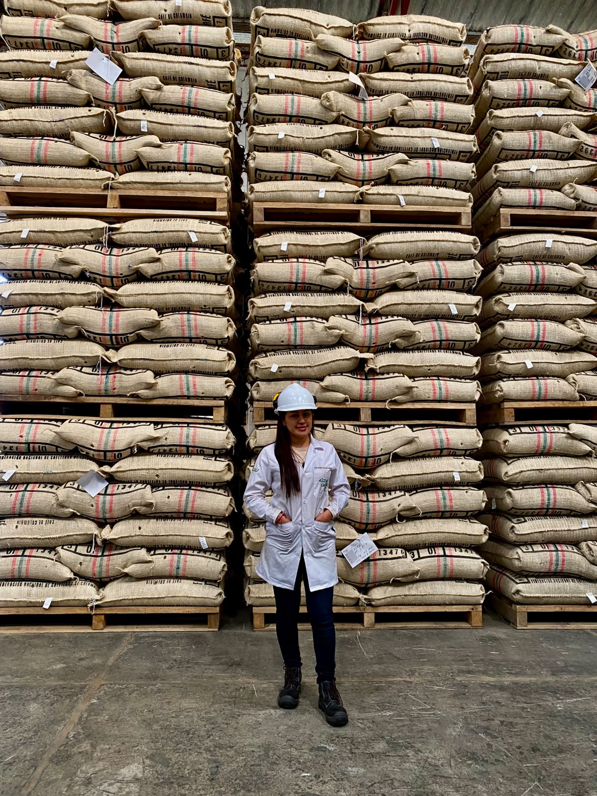 Café ya listo, almacenado en sacos